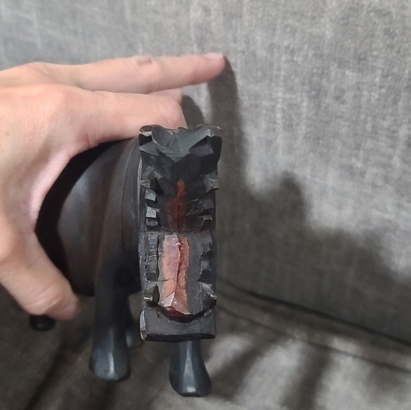 2 hand carved wooden vintage hippos - Picture 12 of 15